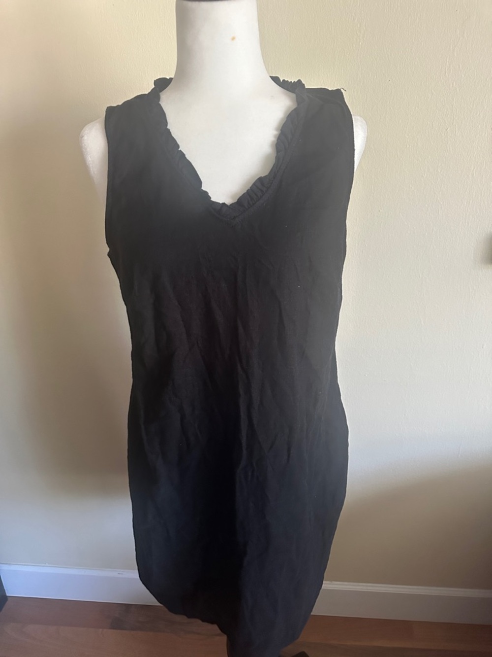 Briggs New York Black Sleeveless V-Neck Dress